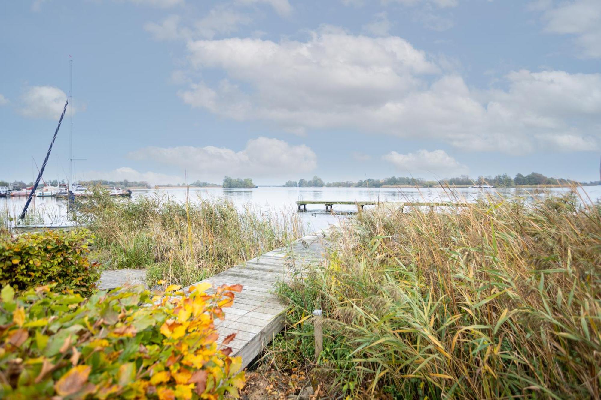 Waterpark Oan 'E Poel Bij Sneekermeer Terherne Exteriér fotografie