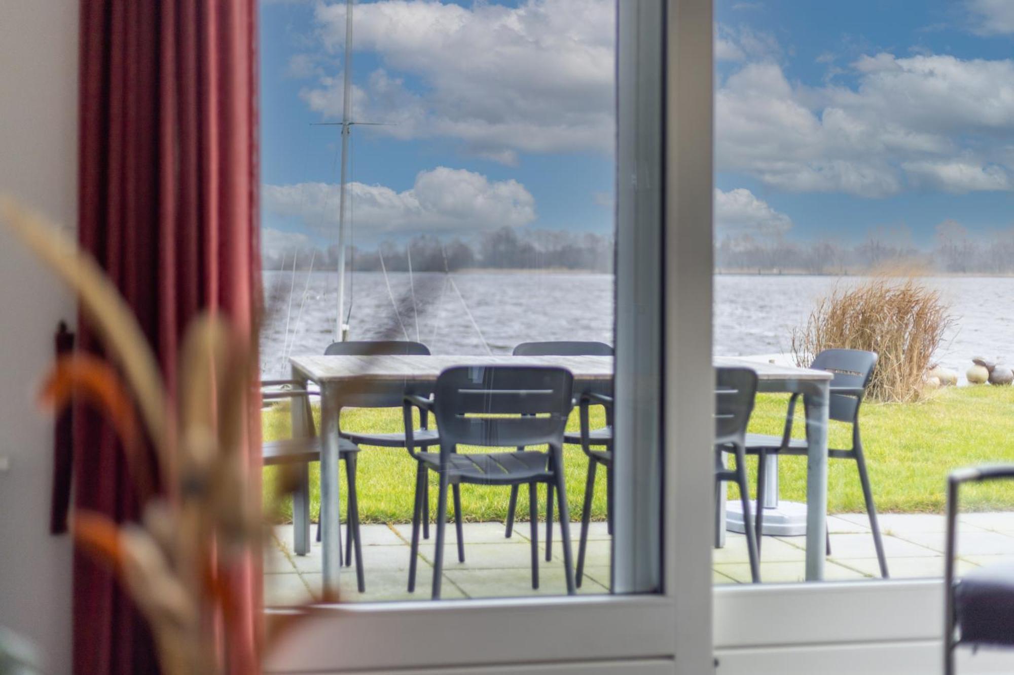Waterpark Oan 'E Poel Bij Sneekermeer Terherne Exteriér fotografie