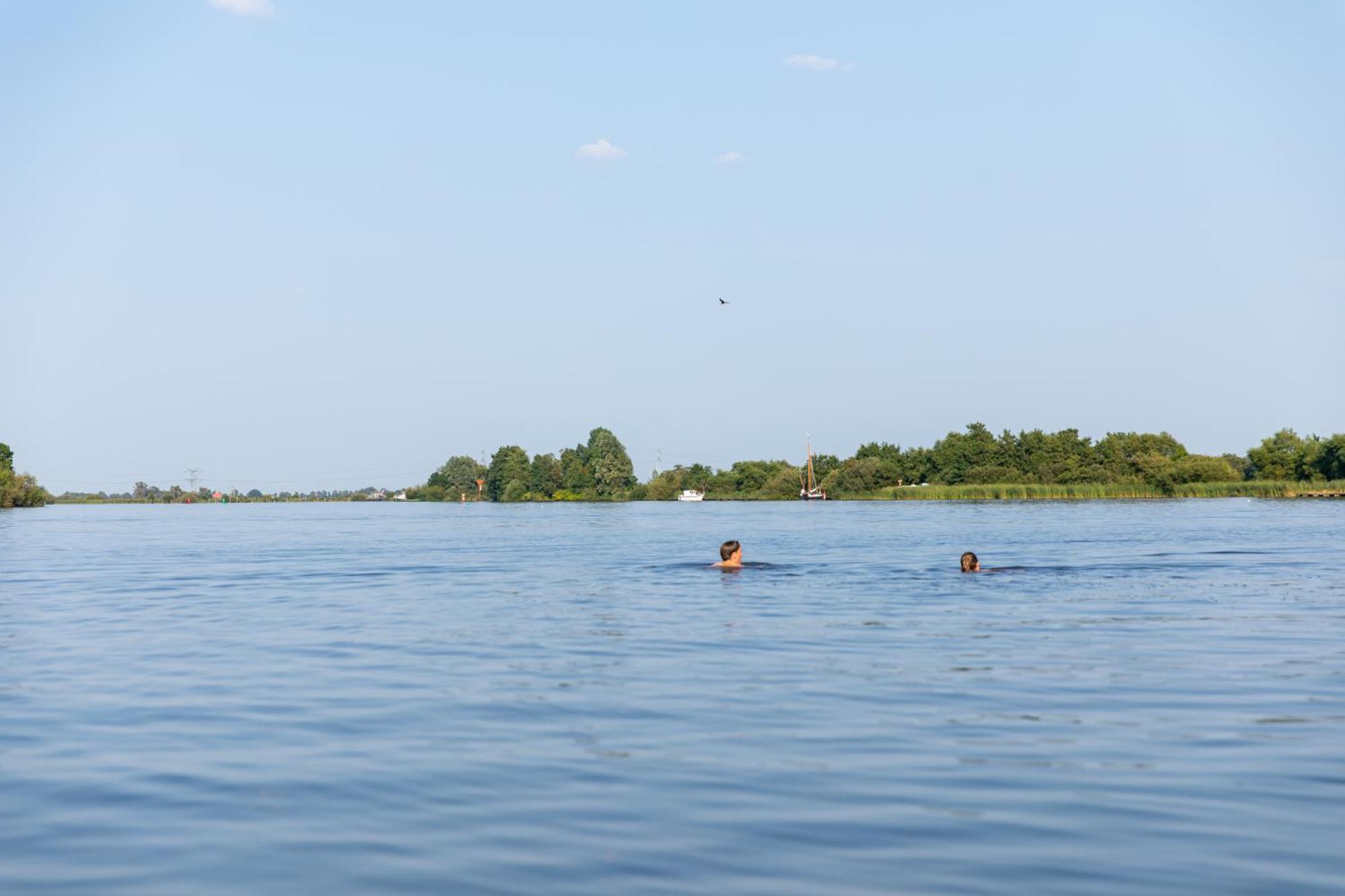 Waterpark Oan 'E Poel Bij Sneekermeer Terherne Exteriér fotografie
